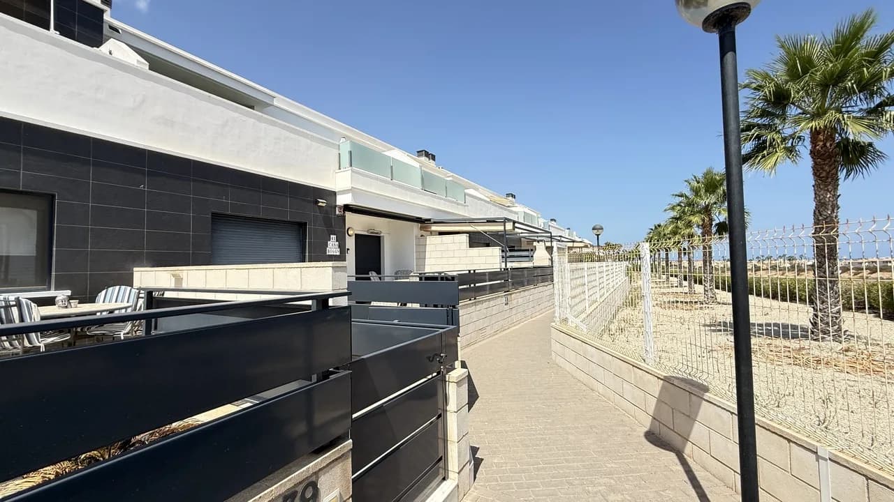 Townhouse de 3 dormitorios en venta en Cabo Roig, Alicante - Image 2