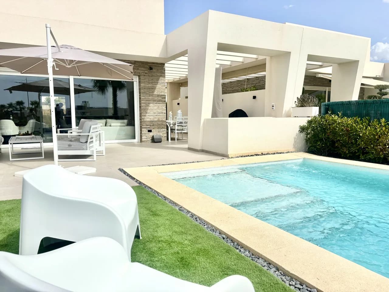 Villa de 4 dormitorios en venta en La Finca Golf, Alicante - Image 2
