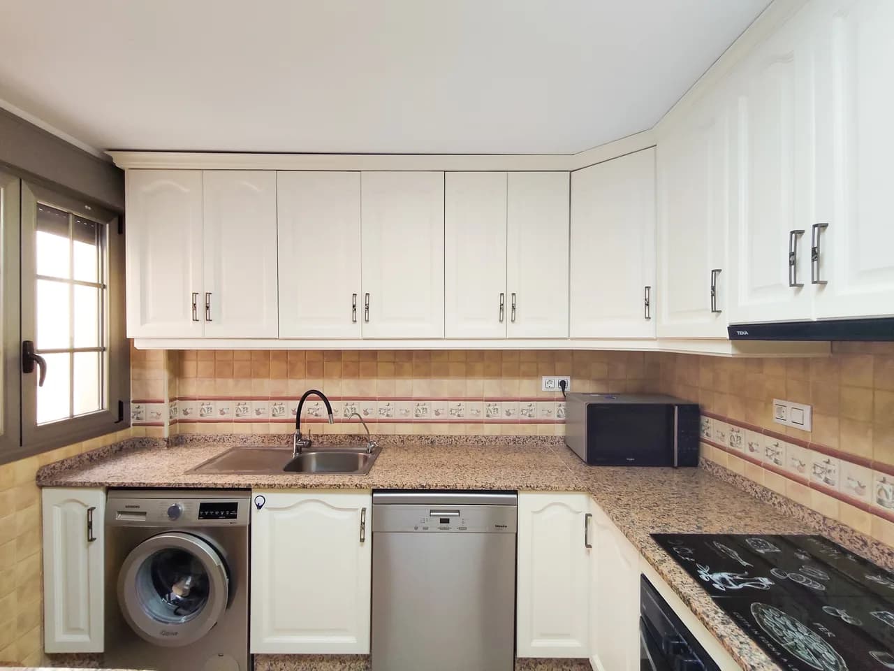 Apartment de 3 dormitorios en venta en Torrevieja, Alicante - Image 8