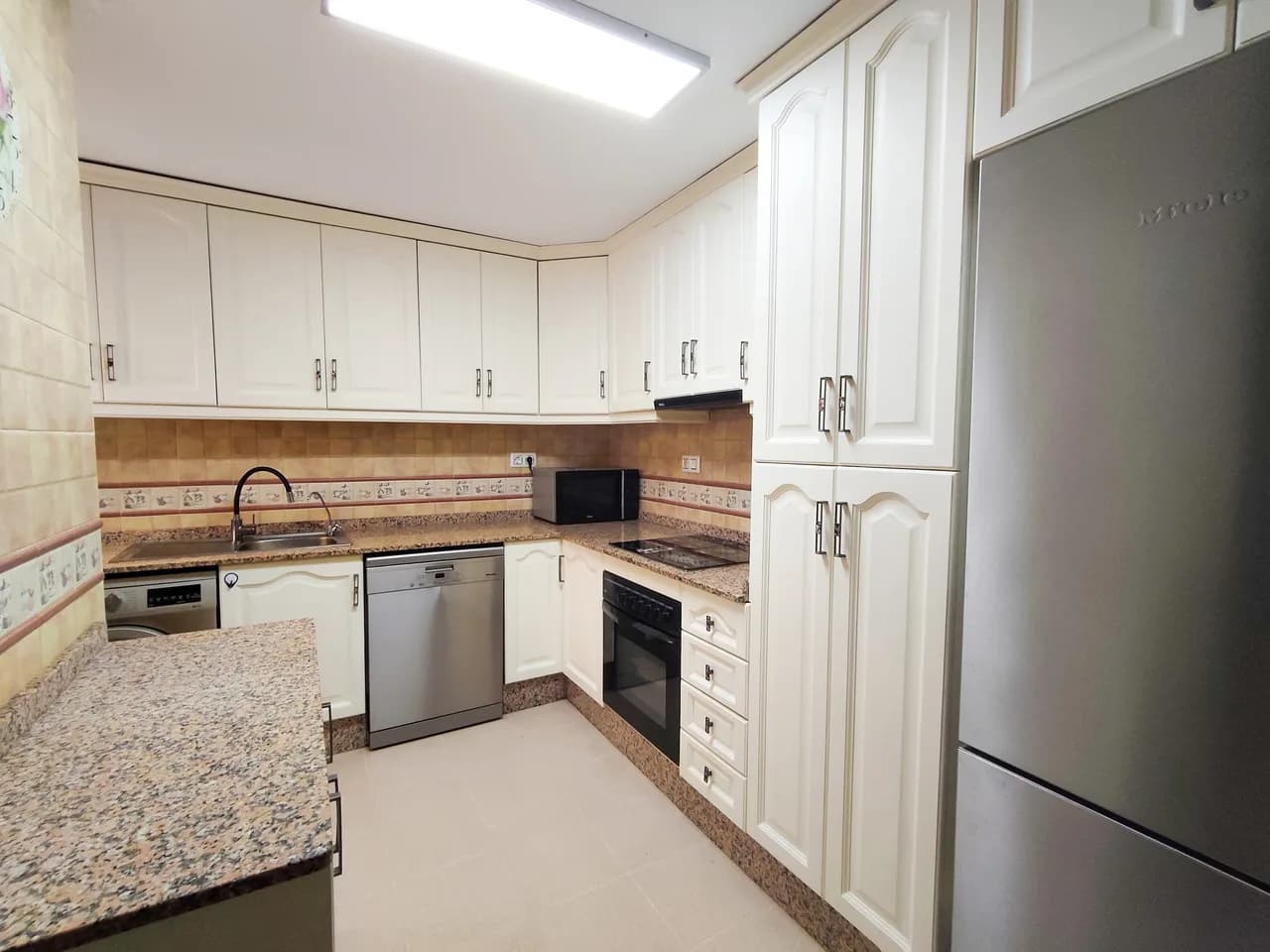 Apartment de 3 dormitorios en venta en Torrevieja, Alicante - Image 9
