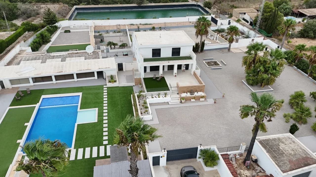 Villa de 8 dormitorios en venta en Los Montesinos, Alicante