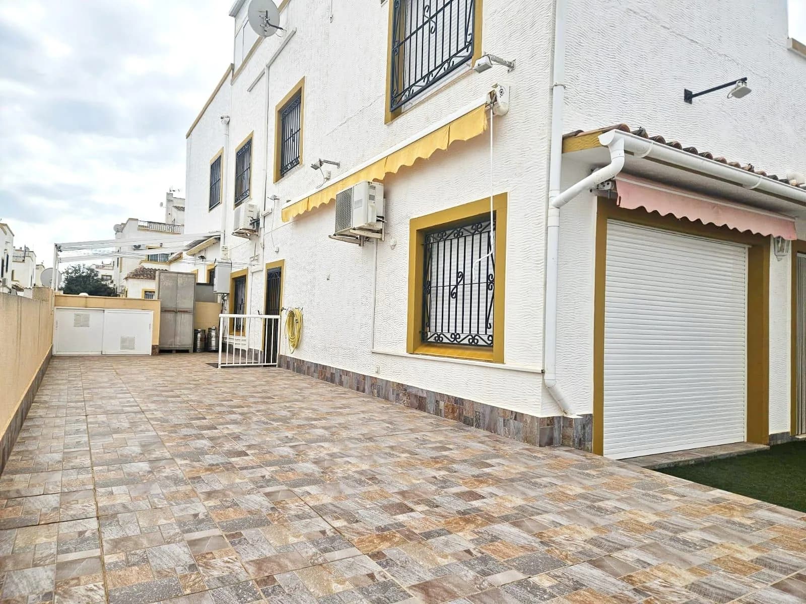 Chalet In Orihuela Costa