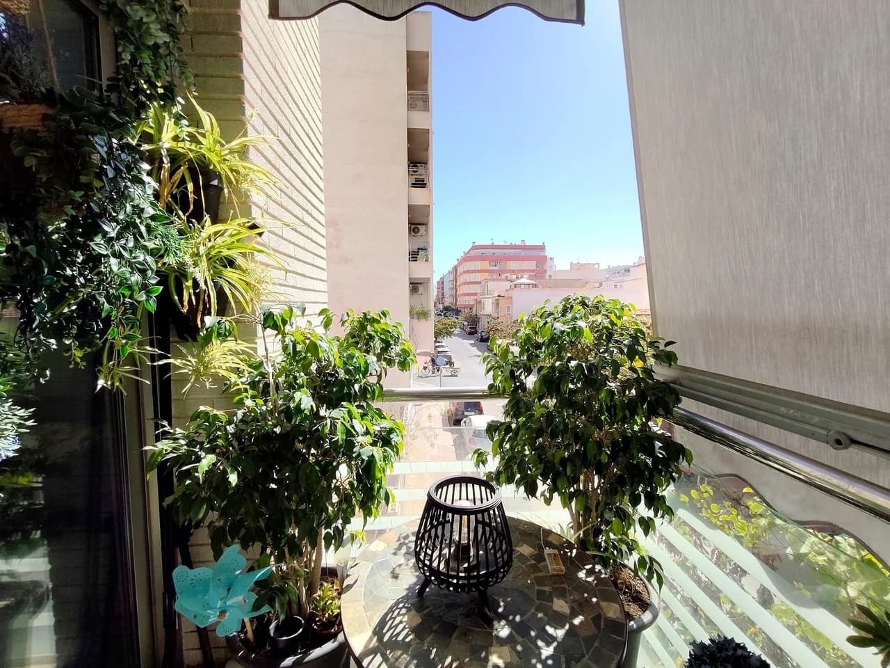 Apartment de 3 dormitorios en venta en Torrevieja, Alicante - Image 2
