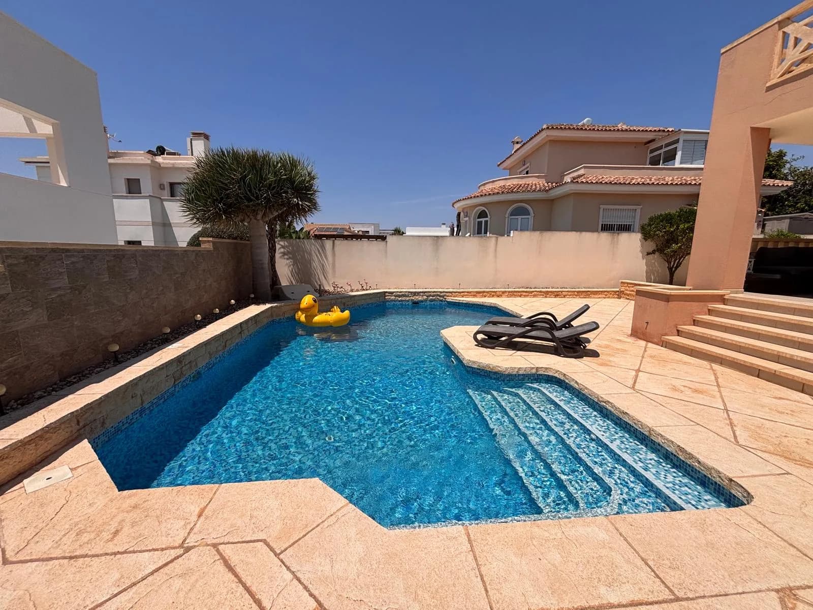 Detached Villa In Urbanización Ciudad Quesada - Image 2