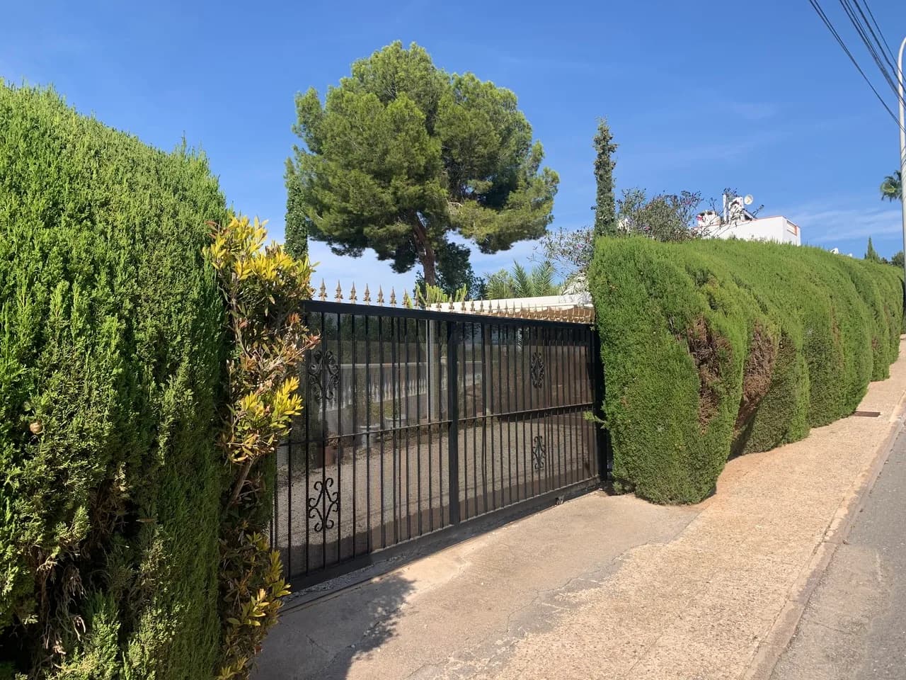 Villa de 4 dormitorios en venta en Villamartin, Alicante