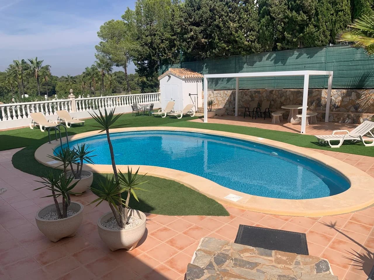 Villa de 4 dormitorios en venta en Villamartin, Alicante - Image 6