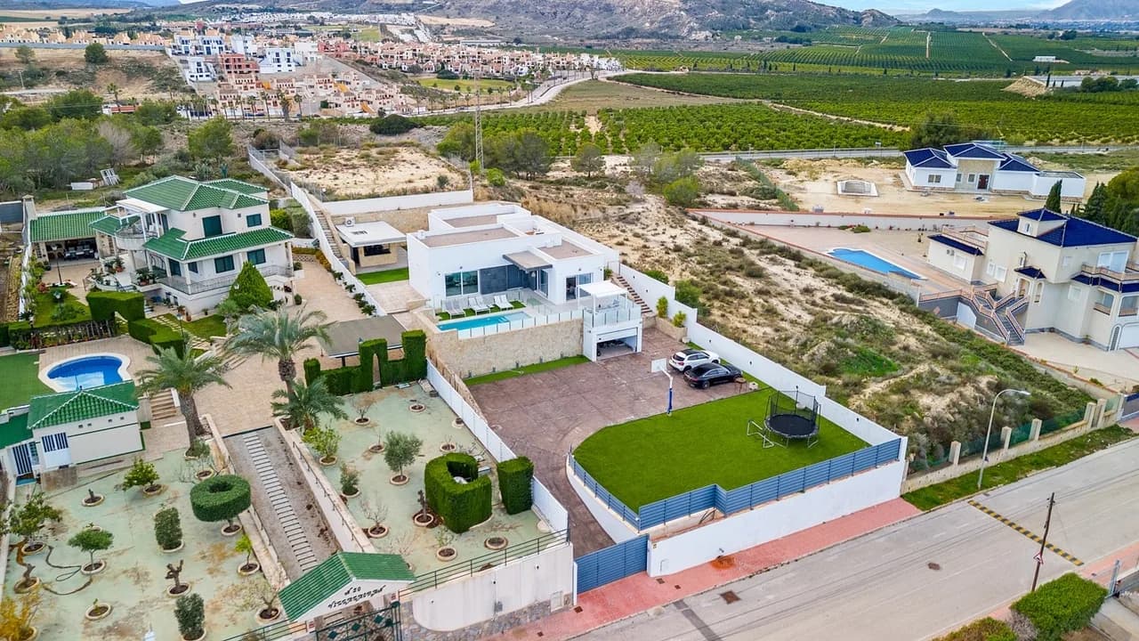Villa de 4 dormitorios en venta en Algorfa, Alicante