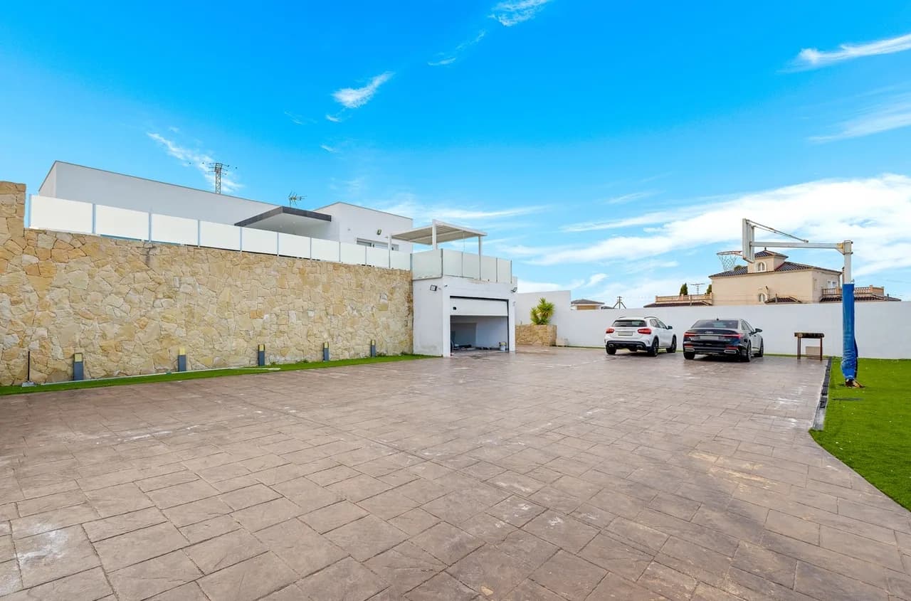 Villa de 4 dormitorios en venta en Algorfa, Alicante - Image 5