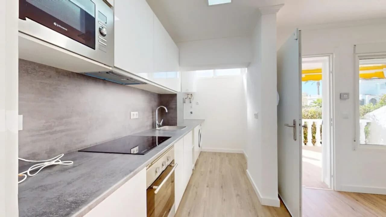 Apartment de 2 dormitorios en venta en Villamartin, Alicante - Image 5