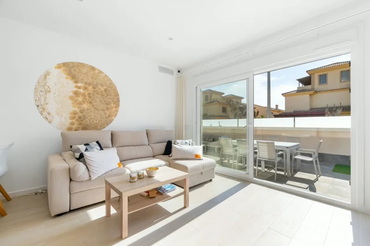 Villa de 3 dormitorios en venta en Pilar de la Horadada, Alicante - Image 3