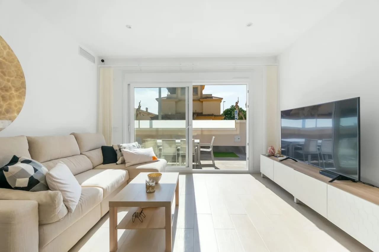 Villa de 3 dormitorios en venta en Pilar de la Horadada, Alicante - Image 4