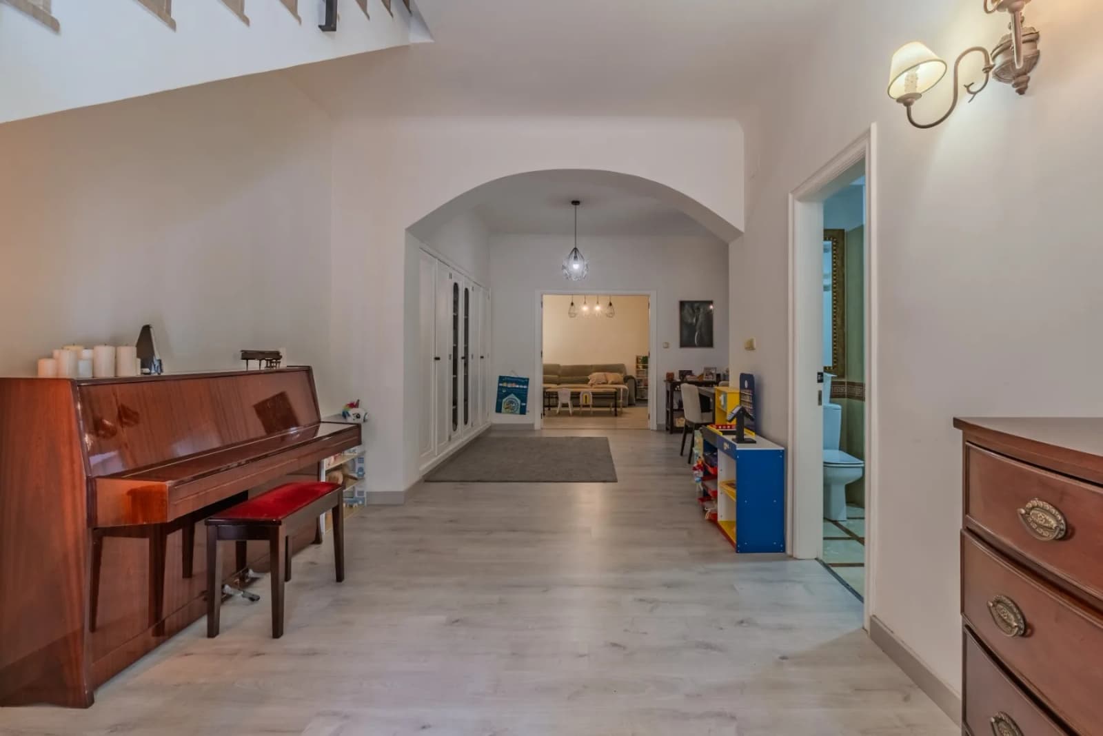 Duplex de 5 dormitorios en venta en Guardamar del Segura, Alicante - Image 3