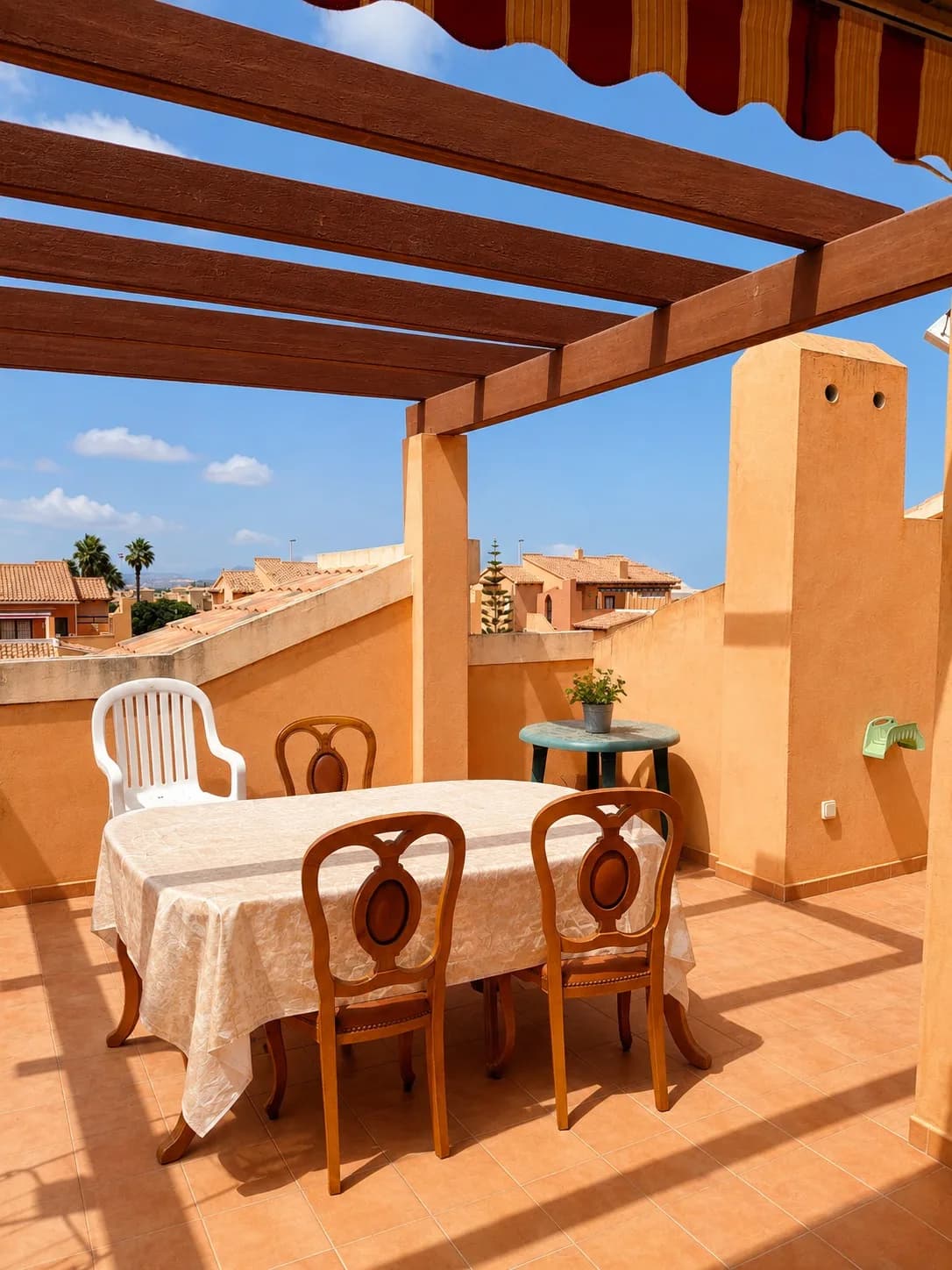 Apartment de 3 dormitorios en venta en Torrevieja, Alicante - Image 2