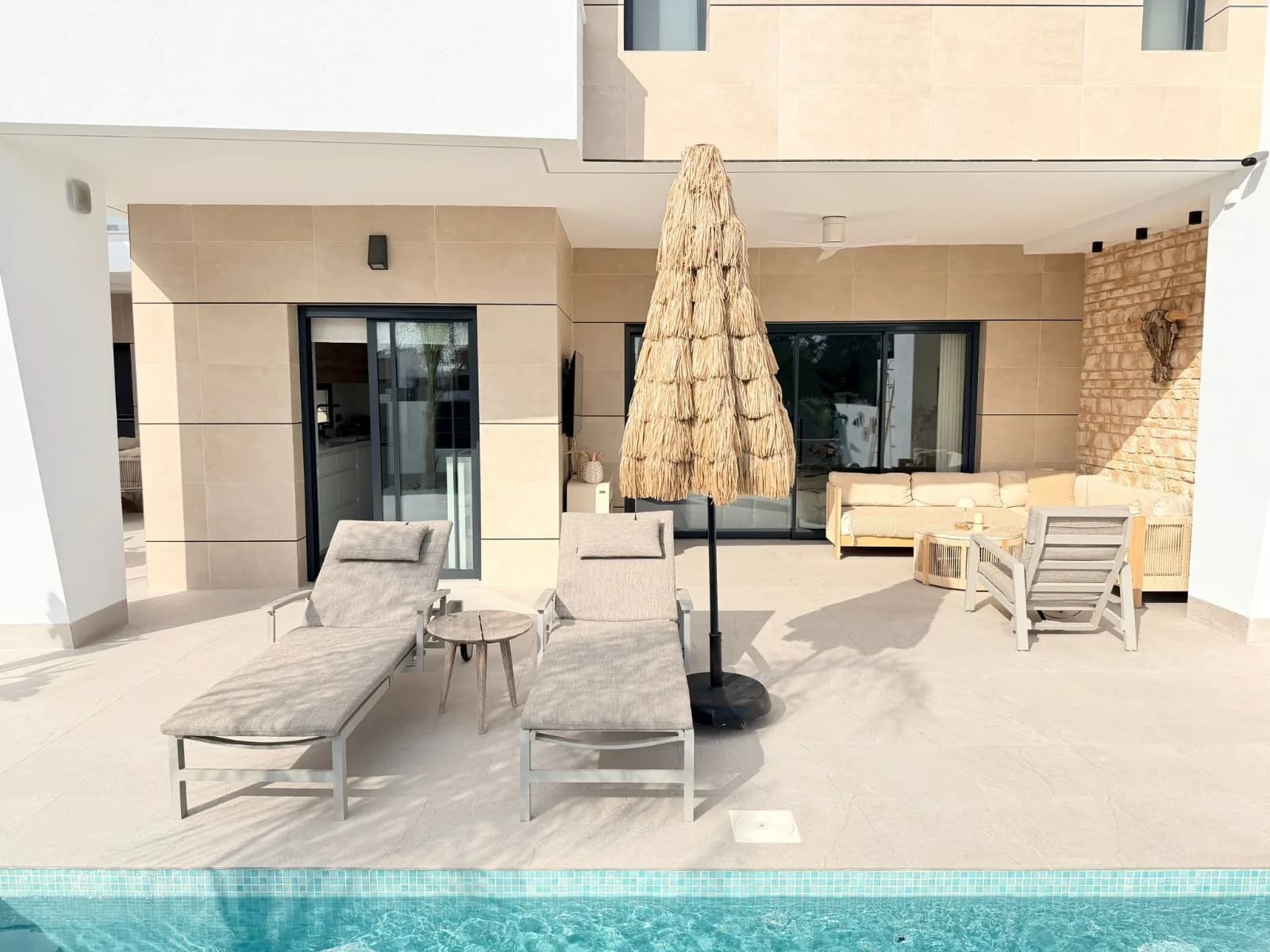Villa de 3 dormitorios en venta en Dolores, Alicante - Image 4
