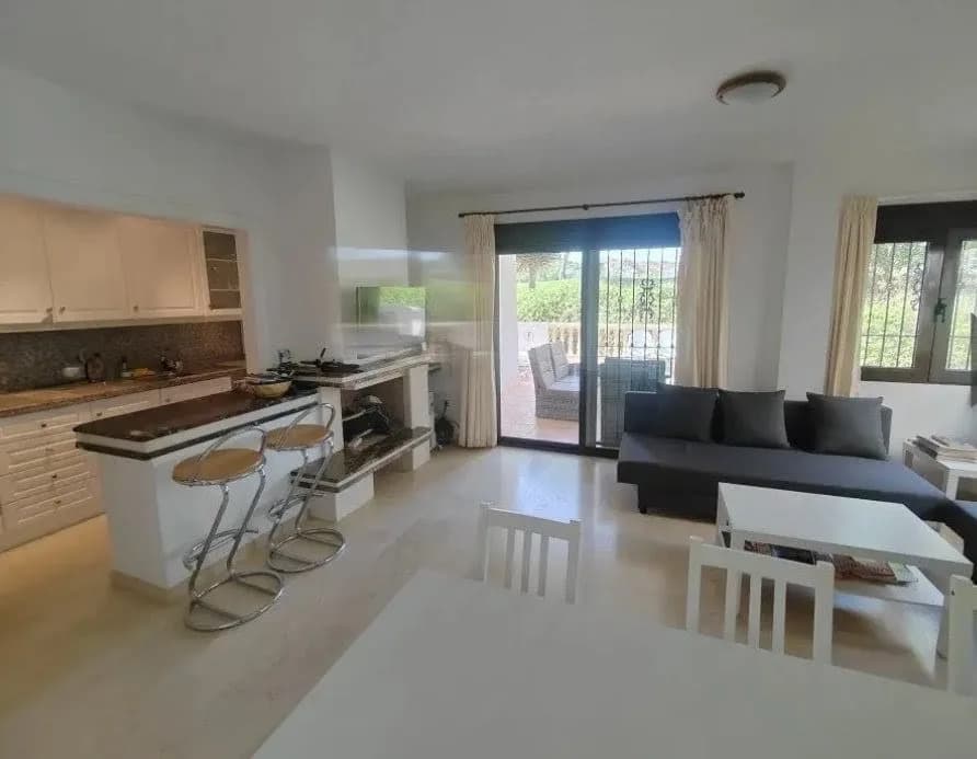 Apartment de 3 dormitorios en venta en Las Ramblas Golf, Alicante - Image 2