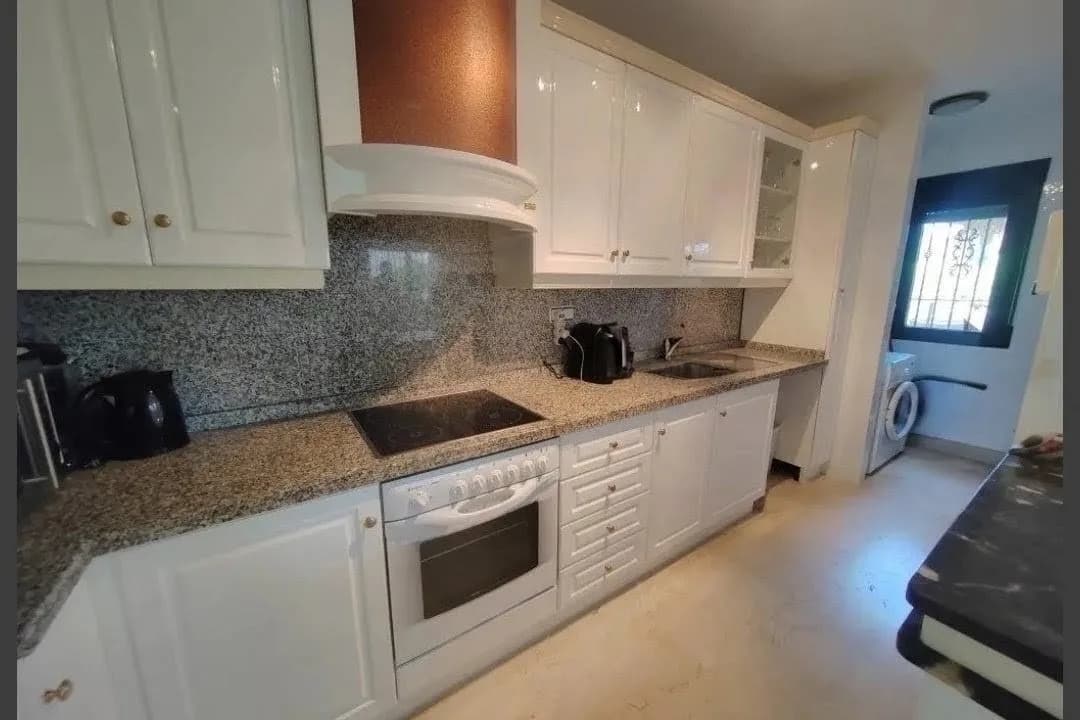 Apartment de 3 dormitorios en venta en Las Ramblas Golf, Alicante - Image 4