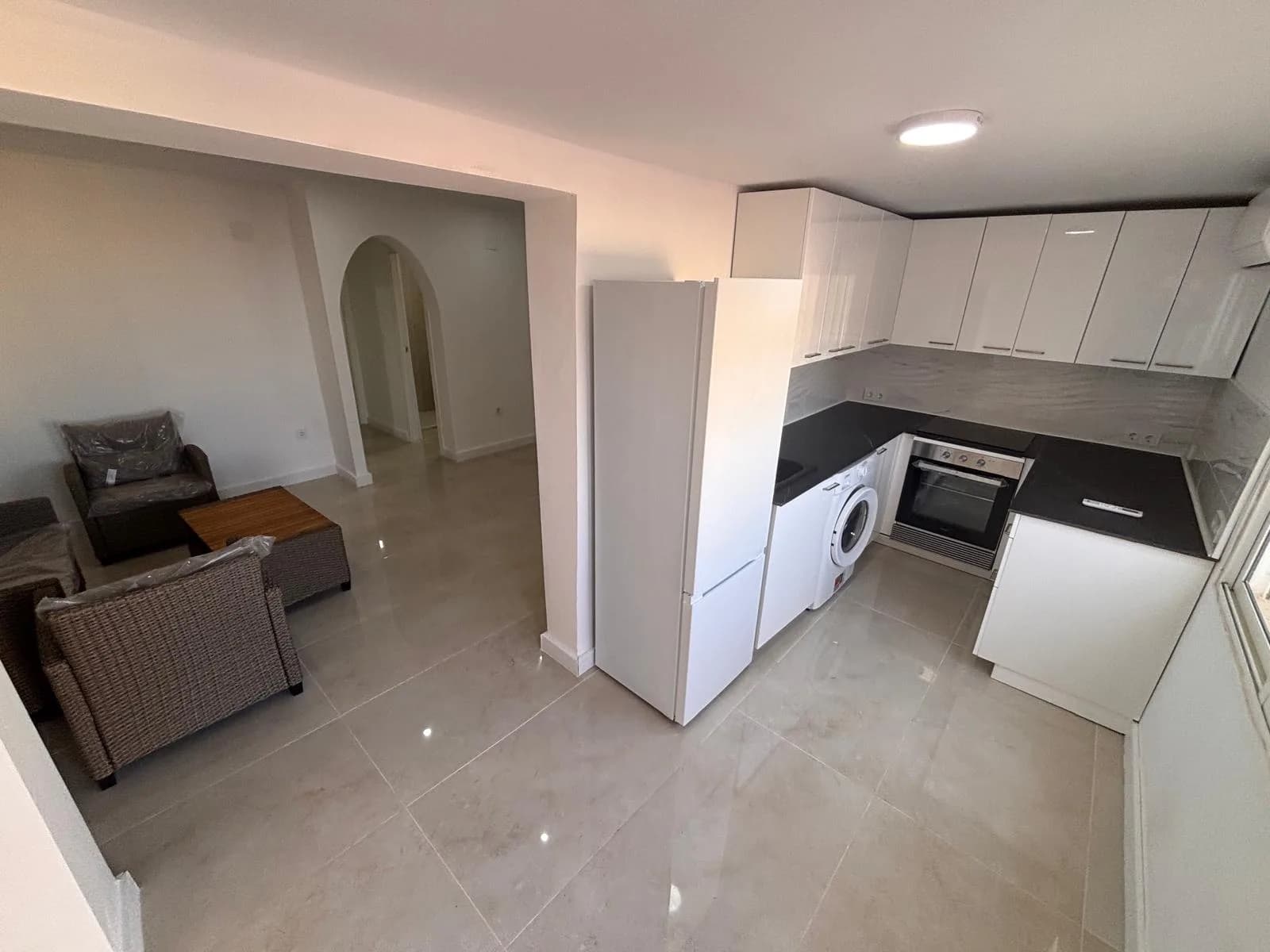 Bungalow de 2 dormitorios en venta en Urbanización La Torreta, Alicante - Image 3