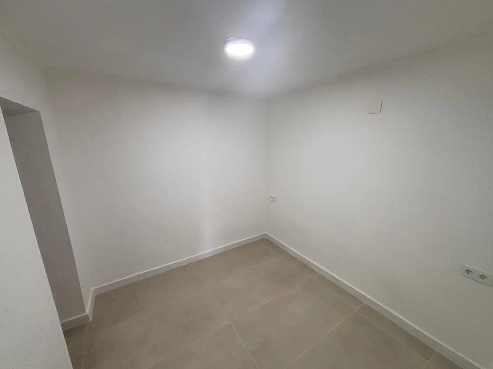 Bungalow de 2 dormitorios en venta en Urbanización La Torreta, Alicante - Image 7