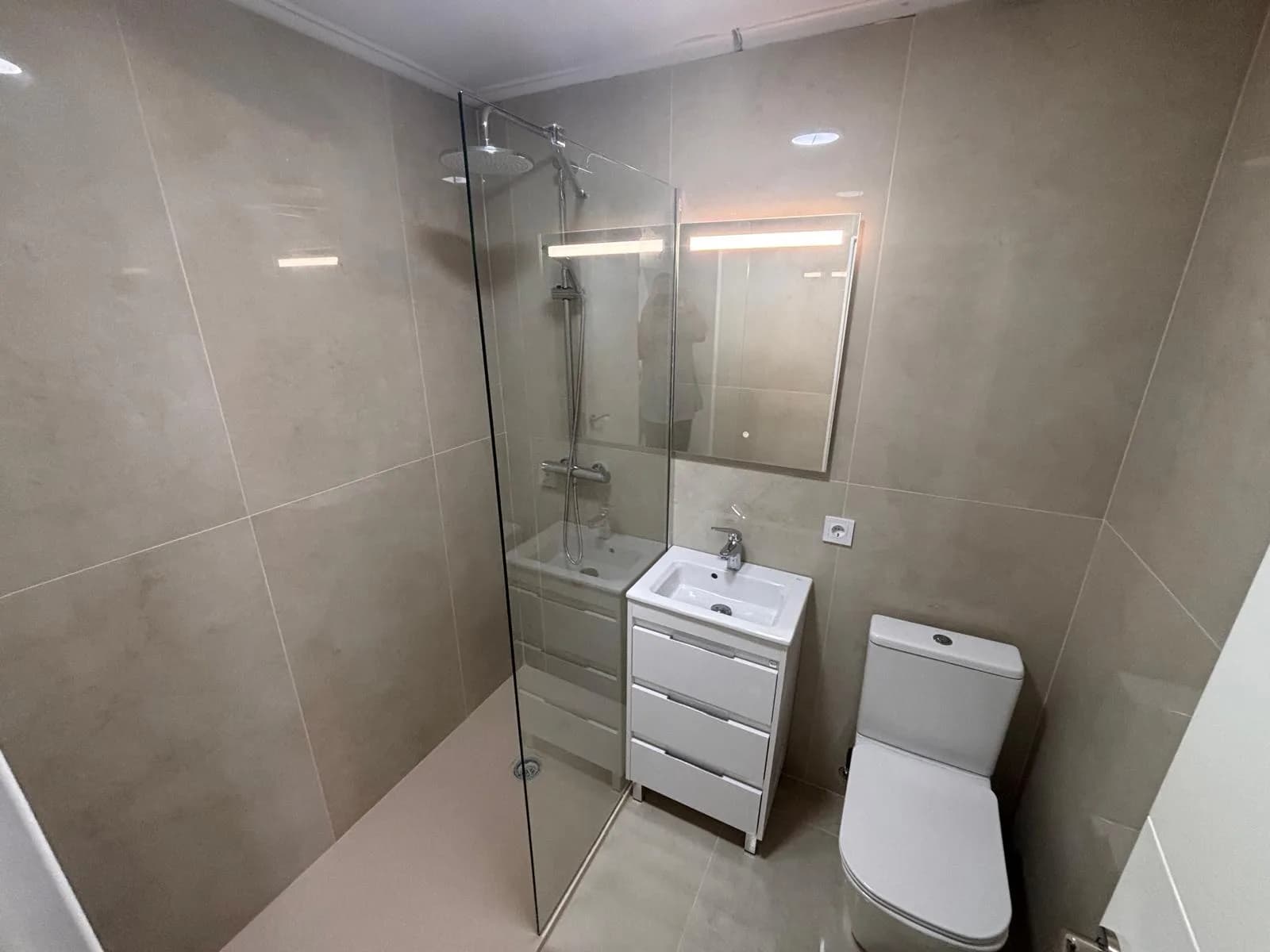 Bungalow de 2 dormitorios en venta en Urbanización La Torreta, Alicante - Image 8