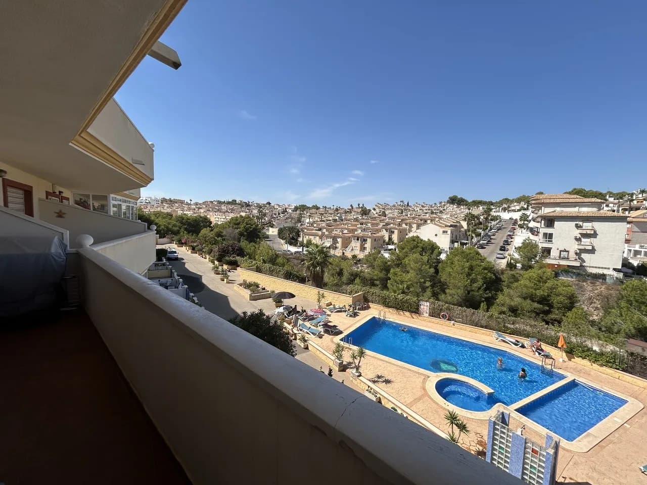 Apartment de 2 dormitorios en venta en Villamartin, Alicante - Image 3
