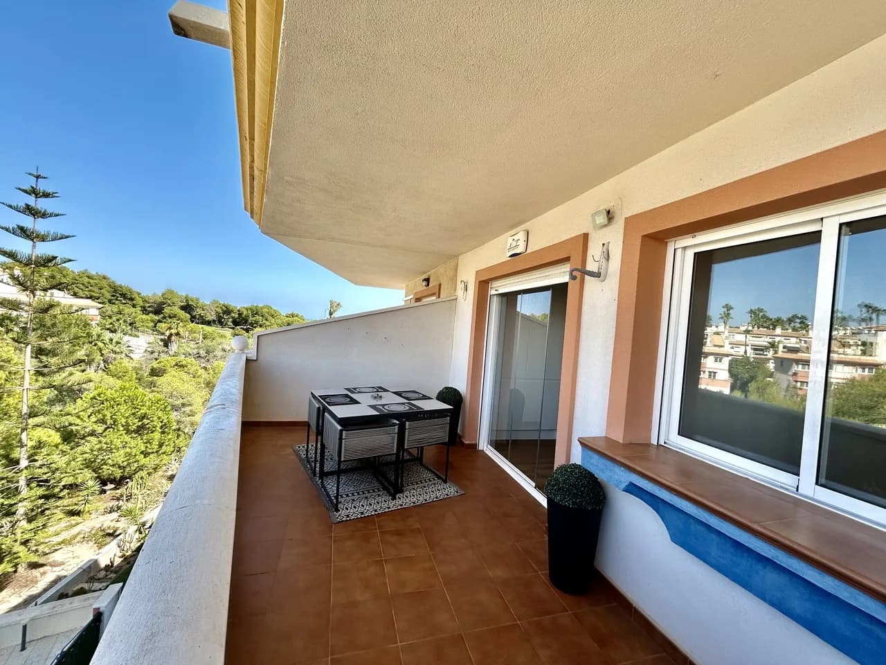 Apartment de 2 dormitorios en venta en Villamartin, Alicante - Image 4