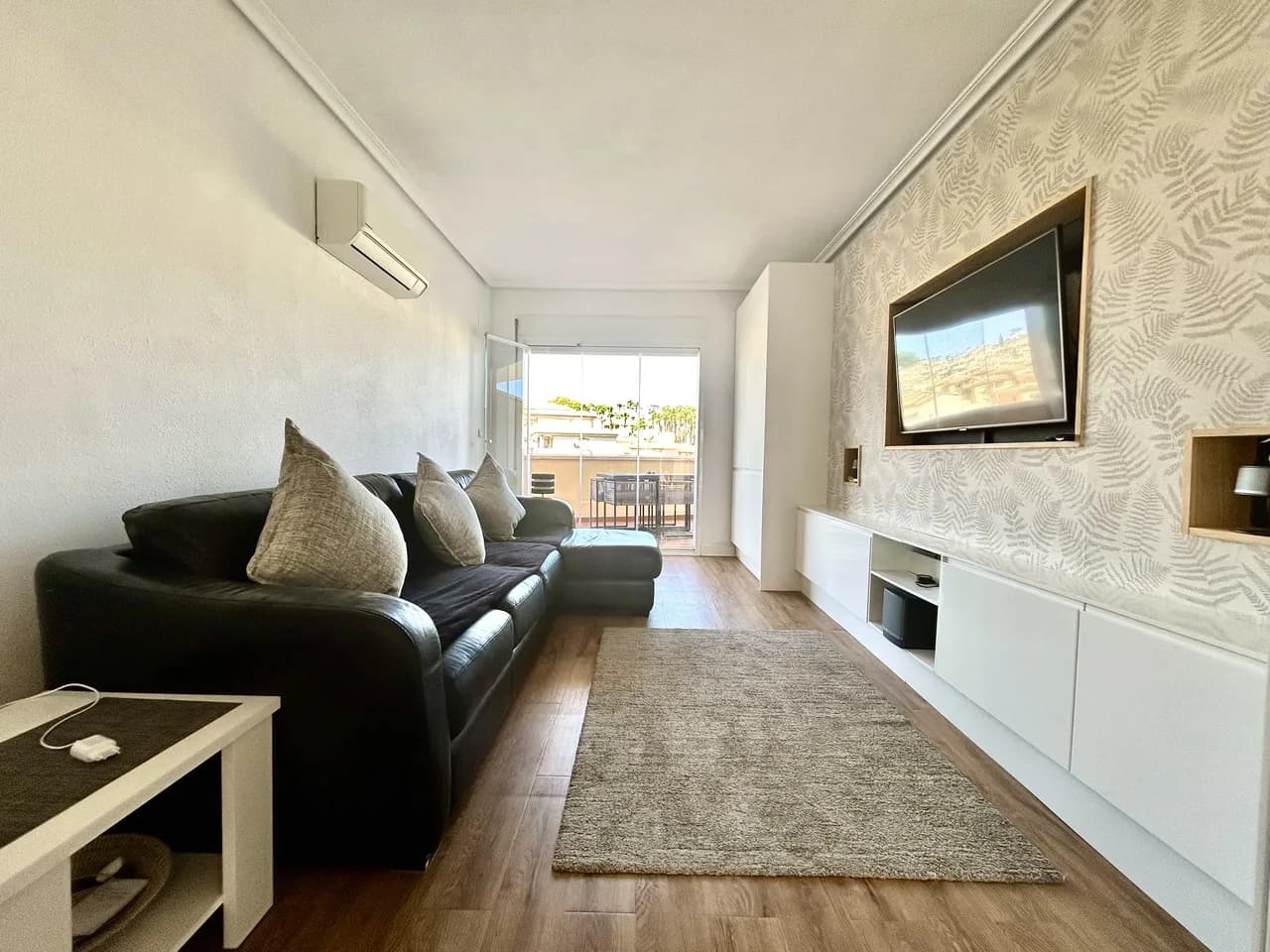 Apartment de 2 dormitorios en venta en Villamartin, Alicante - Image 5