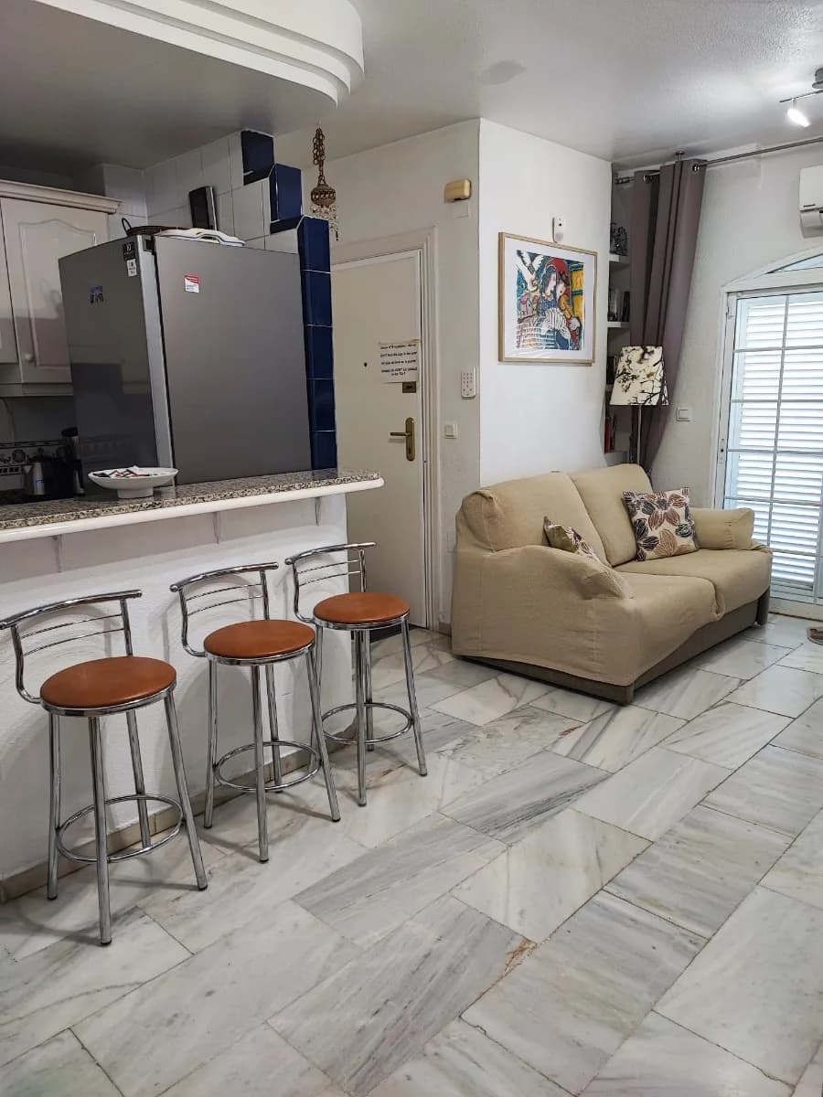 Apartment de 2 dormitorios en venta en Torrevieja, Alicante / Costa Blanca - Image 5
