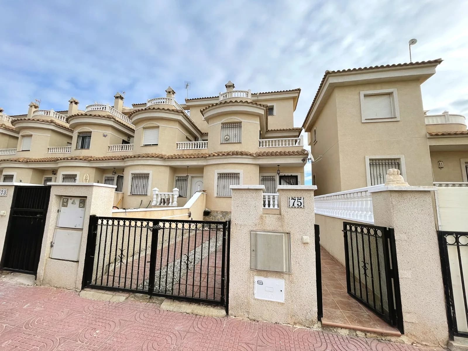 Townhouse de 3 dormitorios en venta en Ciudad Quesada, Alicante / Costa Blanca
