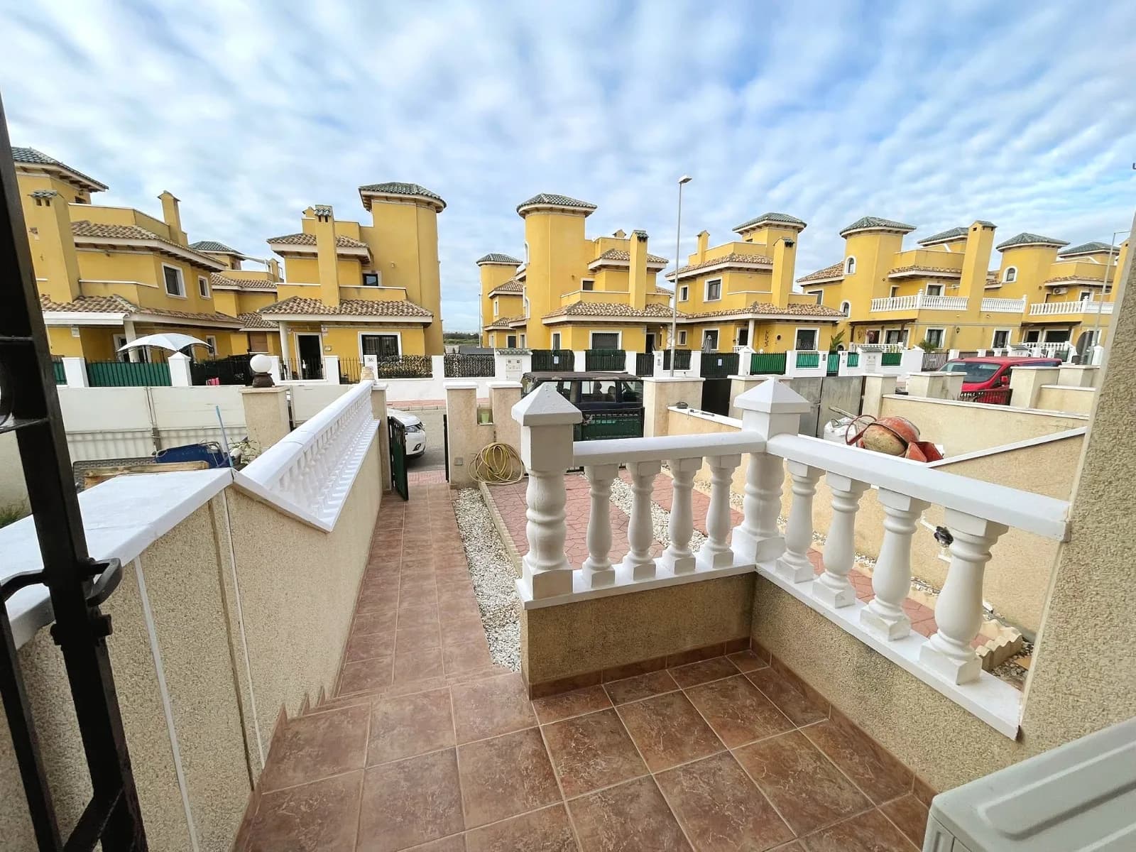 Townhouse de 3 dormitorios en venta en Ciudad Quesada, Alicante / Costa Blanca - Image 3