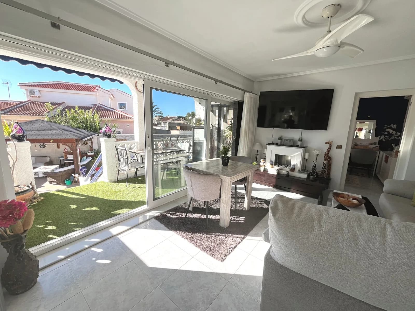 Villa de 3 dormitorios en venta en Ciudad Quesada, Alicante / Costa Blanca - Image 4