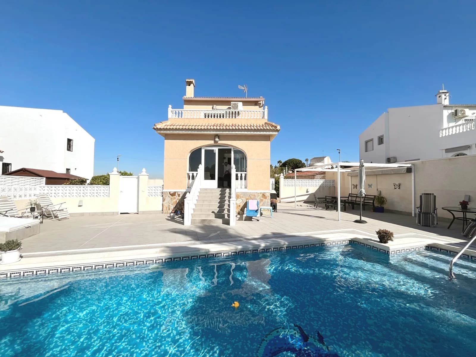 Villa de 3 dormitorios en venta en Benijófar, Alicante / Costa Blanca