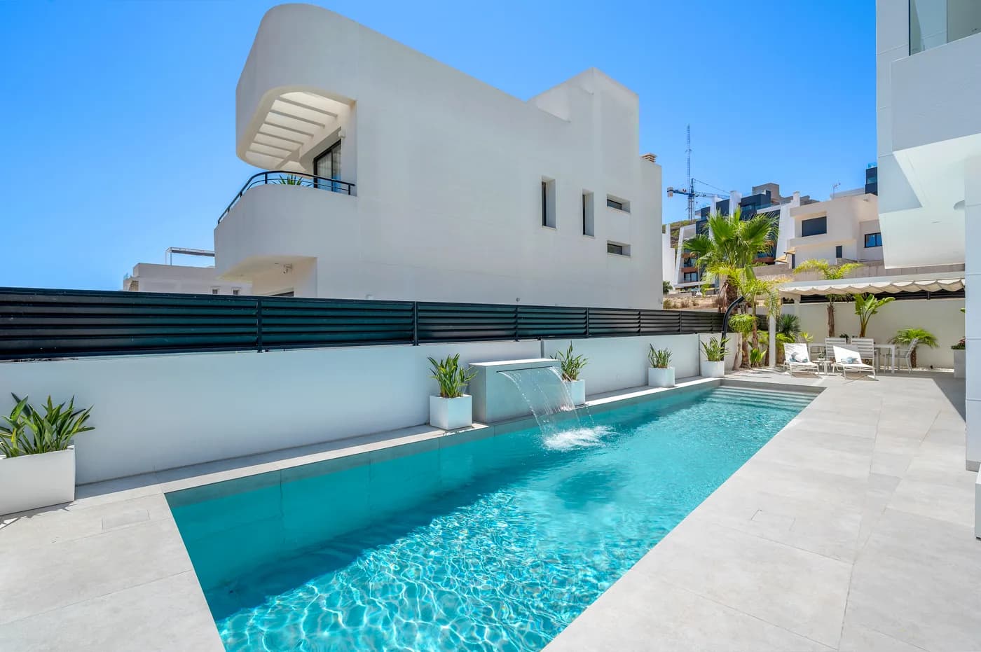 Villa de 4 dormitorios en venta en Guardamar del Segura, Alicante - Image 3