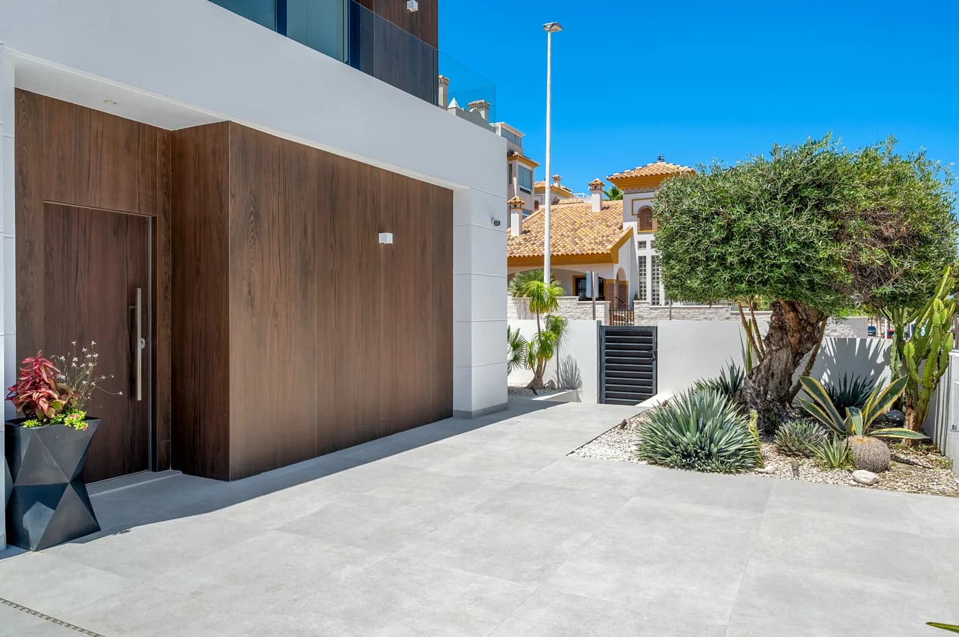 Villa de 4 dormitorios en venta en Guardamar del Segura, Alicante - Image 4