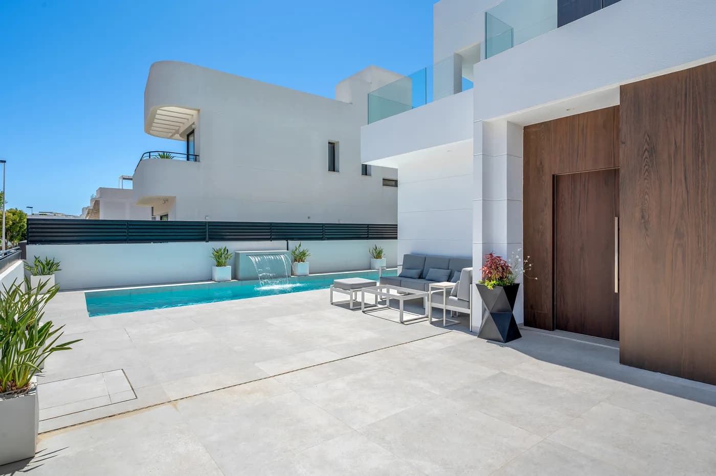Villa de 4 dormitorios en venta en Guardamar del Segura, Alicante - Image 5