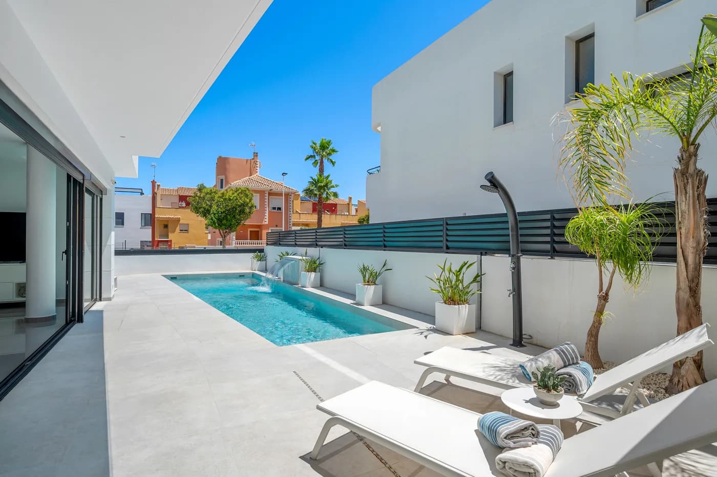 Villa de 4 dormitorios en venta en Guardamar del Segura, Alicante - Image 8