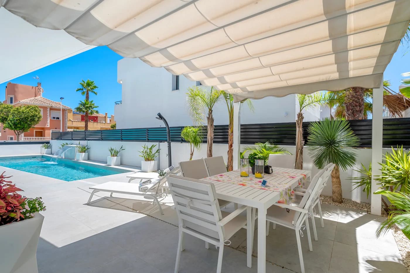 Villa de 4 dormitorios en venta en Guardamar del Segura, Alicante - Image 9