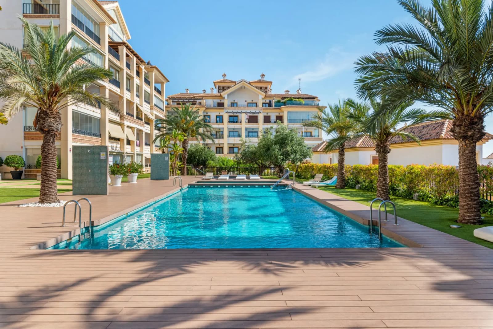 Apartment de 3 dormitorios en venta en Guardamar del Segura, Alicante - Image 2