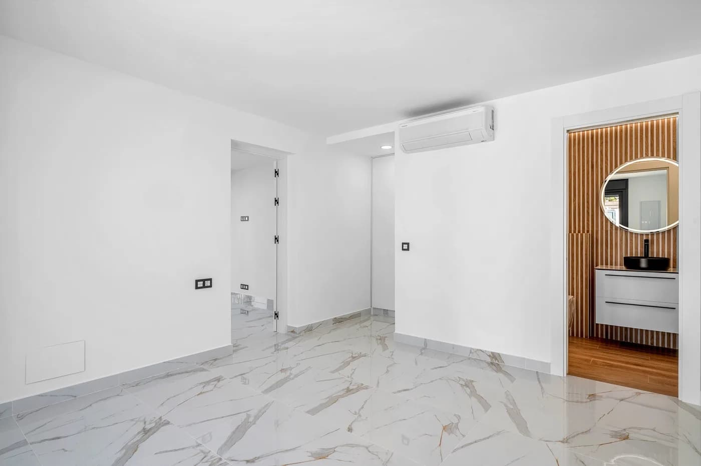 Villa de 4 dormitorios en venta en Ciudad Quesada - Rojales, Alicante - Image 7
