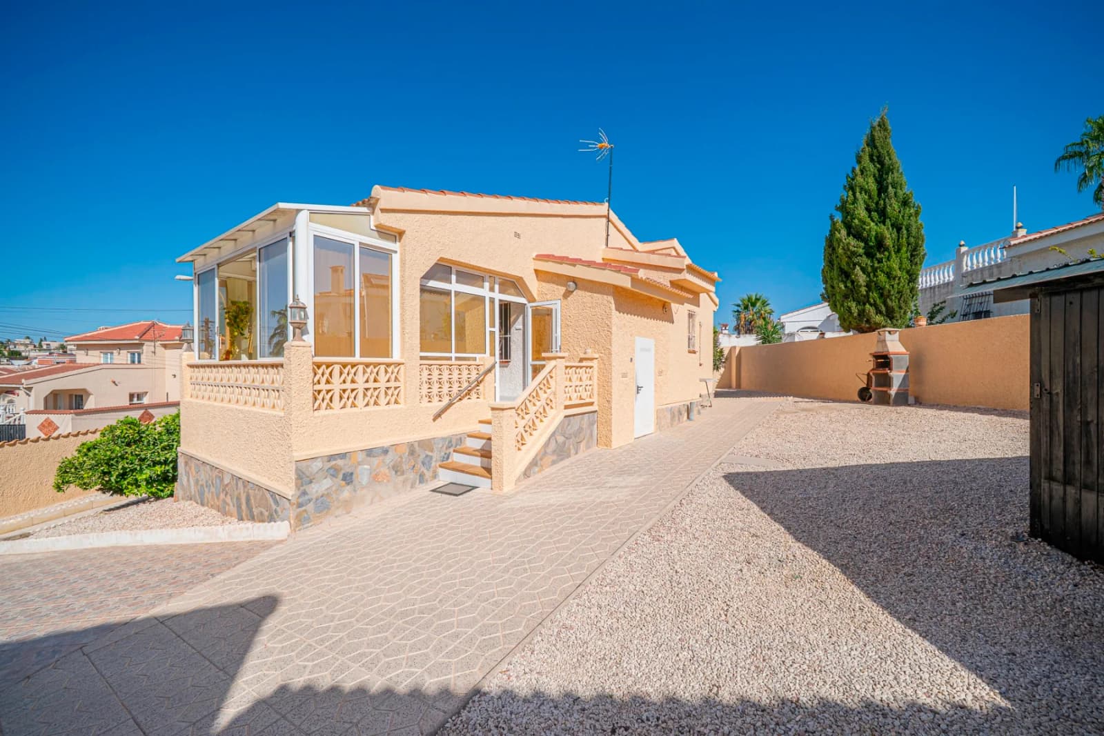 Villa de 5 dormitorios en venta en Ciudad Quesada - Rojales, Alicante - Image 2