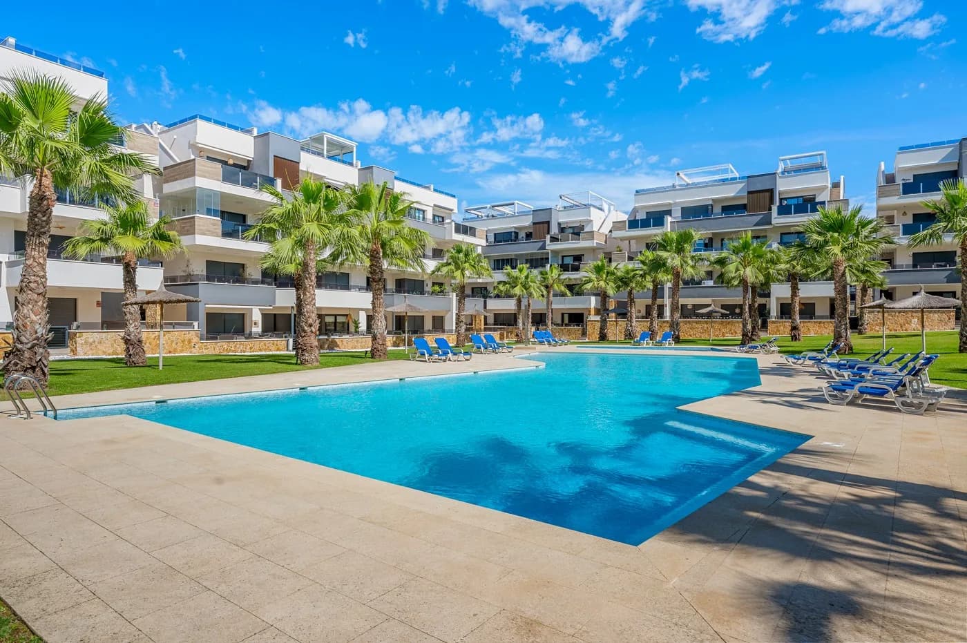 Apartment de 2 dormitorios en venta en Orihuela Costa, Alicante