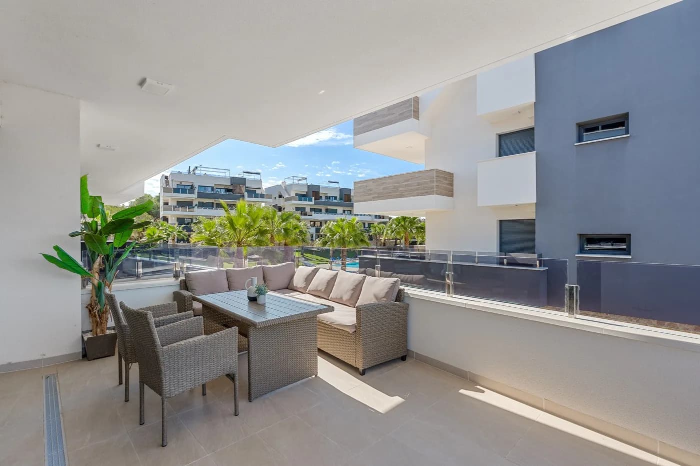 Apartment de 2 dormitorios en venta en Orihuela Costa, Alicante - Image 3