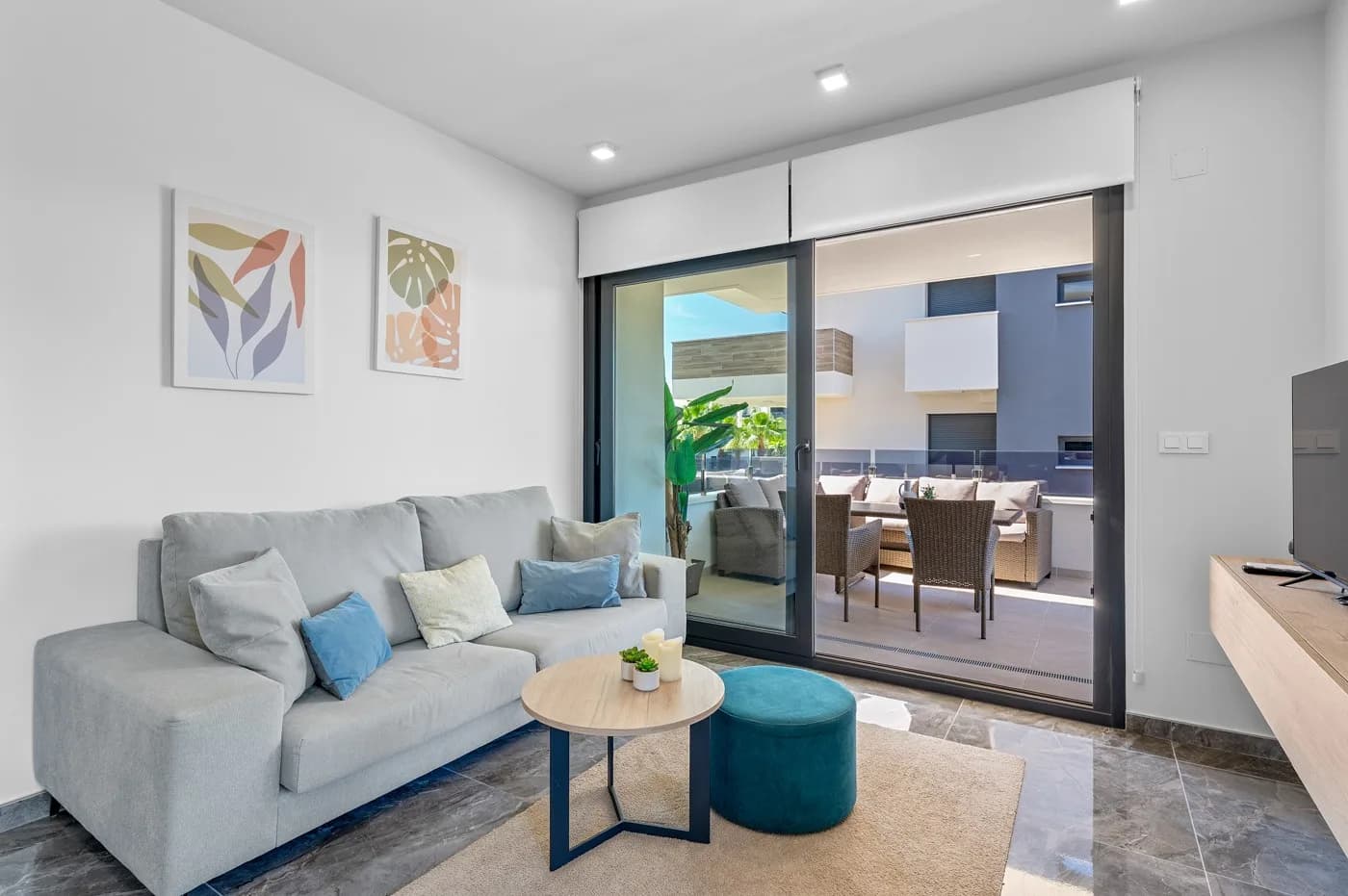 Apartment de 2 dormitorios en venta en Orihuela Costa, Alicante - Image 9