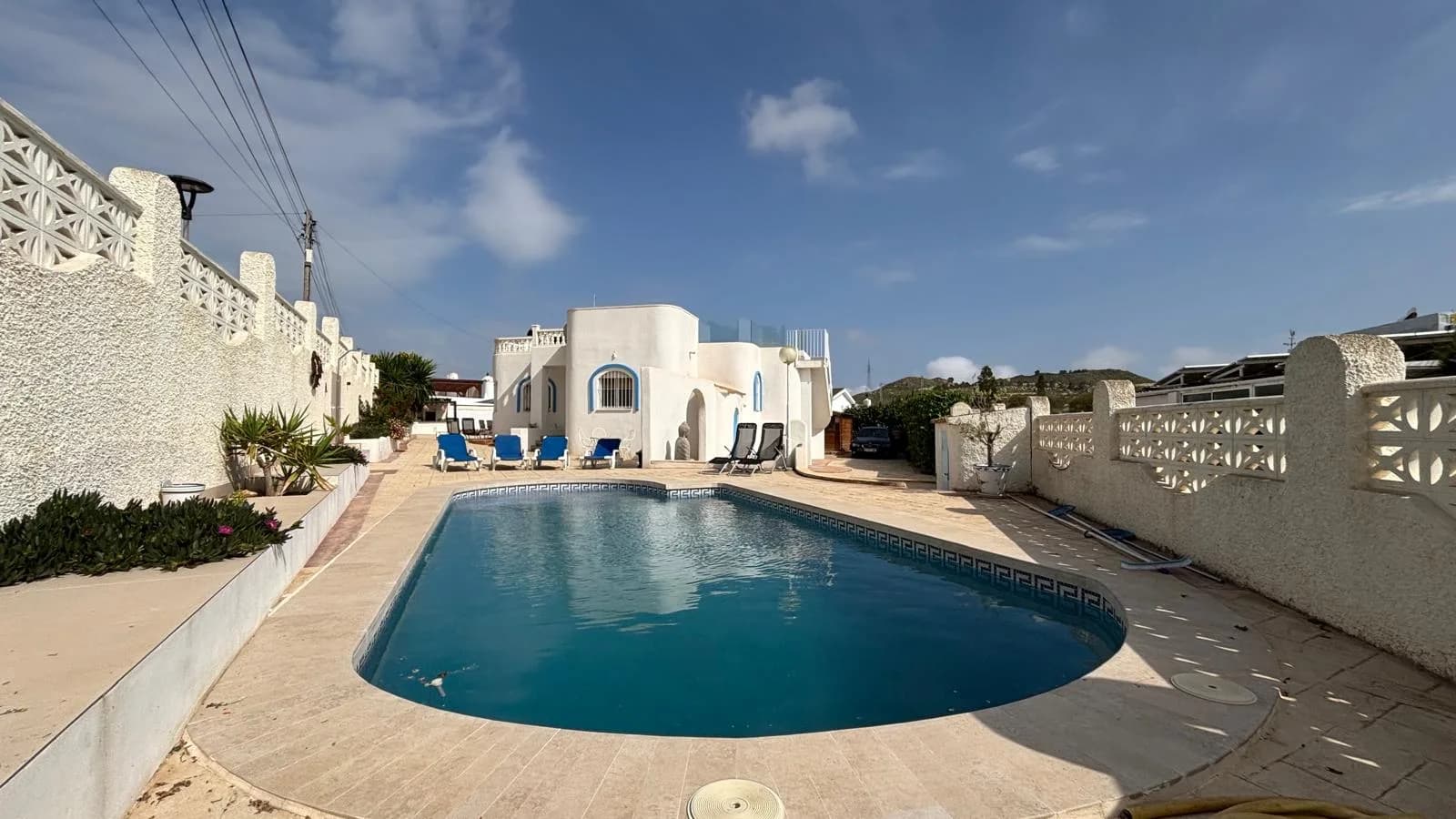 Villa de 3 dormitorios en venta en Busot, Alicante - Image 2
