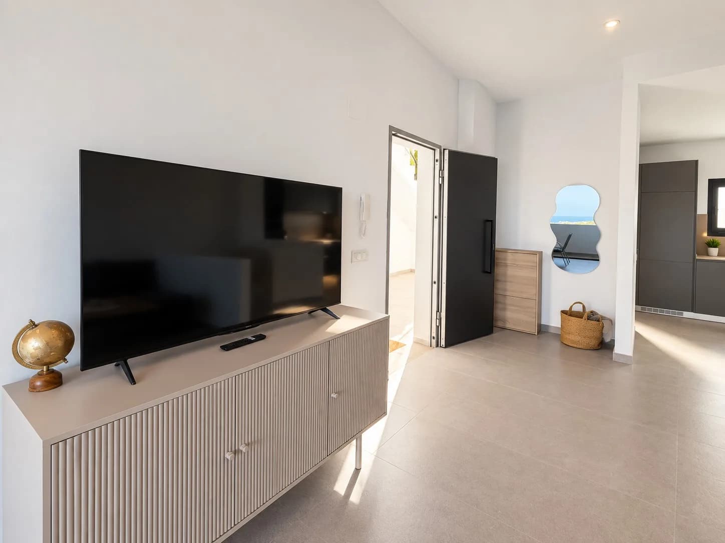 Apartment de 4 dormitorios en venta en Guardamar Del Segura, Alicante - Image 4
