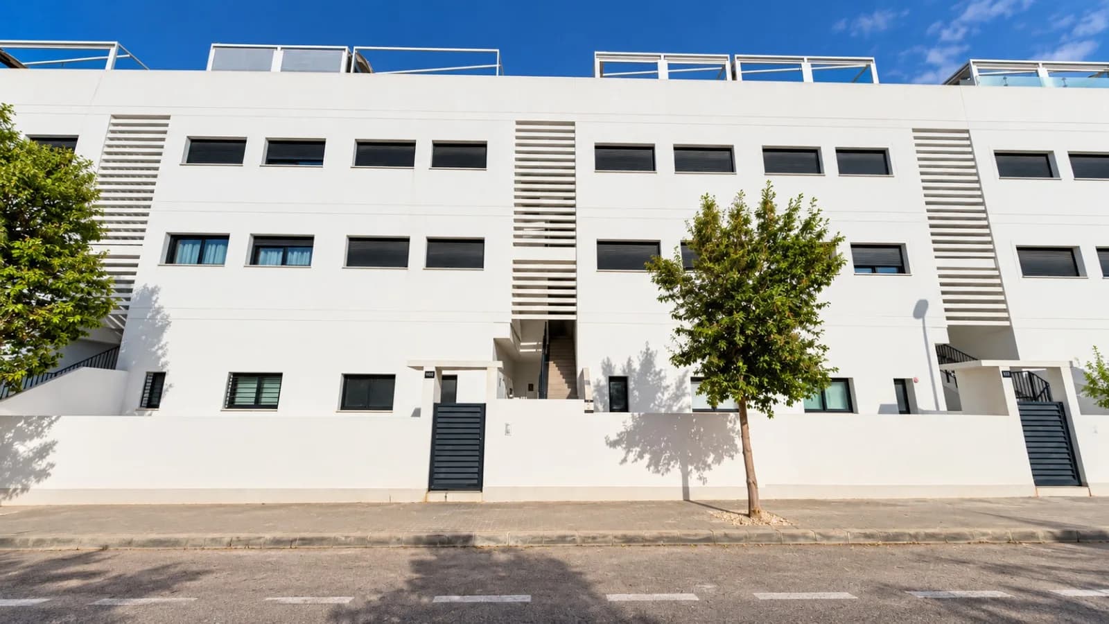 Apartment de 4 dormitorios en venta en Guardamar Del Segura, Alicante - Image 5