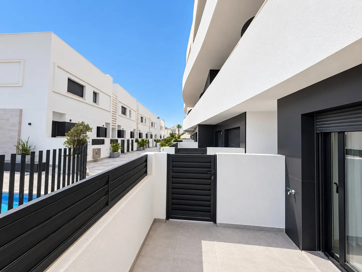 Apartment de 4 dormitorios en venta en Guardamar Del Segura, Alicante - Image 6