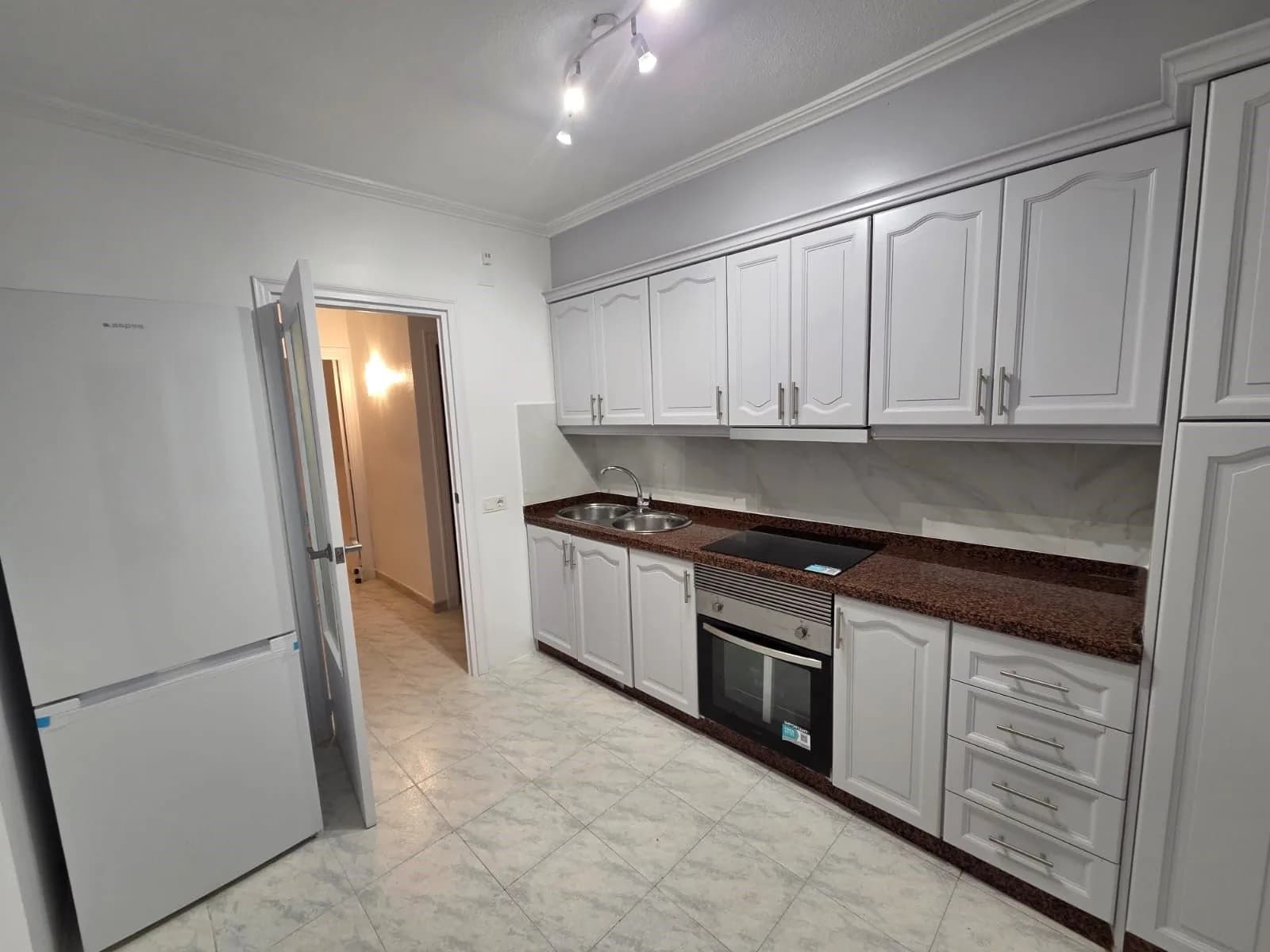 Apartment de 3 dormitorios en venta en Torrevieja, Costa Blanca - Image 2