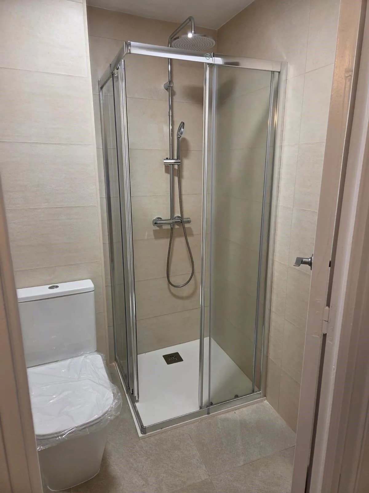 Apartment de 3 dormitorios en venta en Torrevieja, Costa Blanca - Image 9