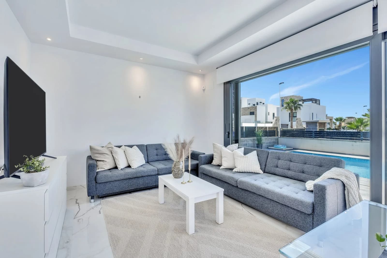 Villa de 3 dormitorios en venta en Torrevieja, Costa Blanca - Image 8