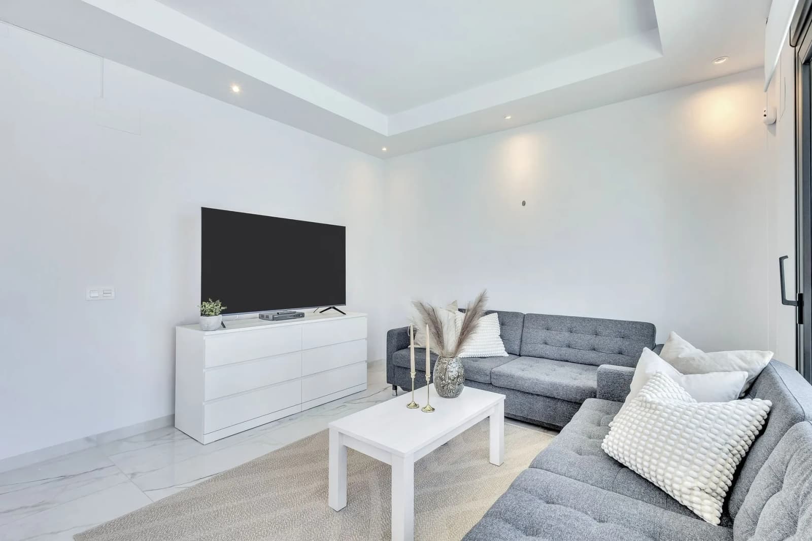 Villa de 3 dormitorios en venta en Torrevieja, Costa Blanca - Image 9